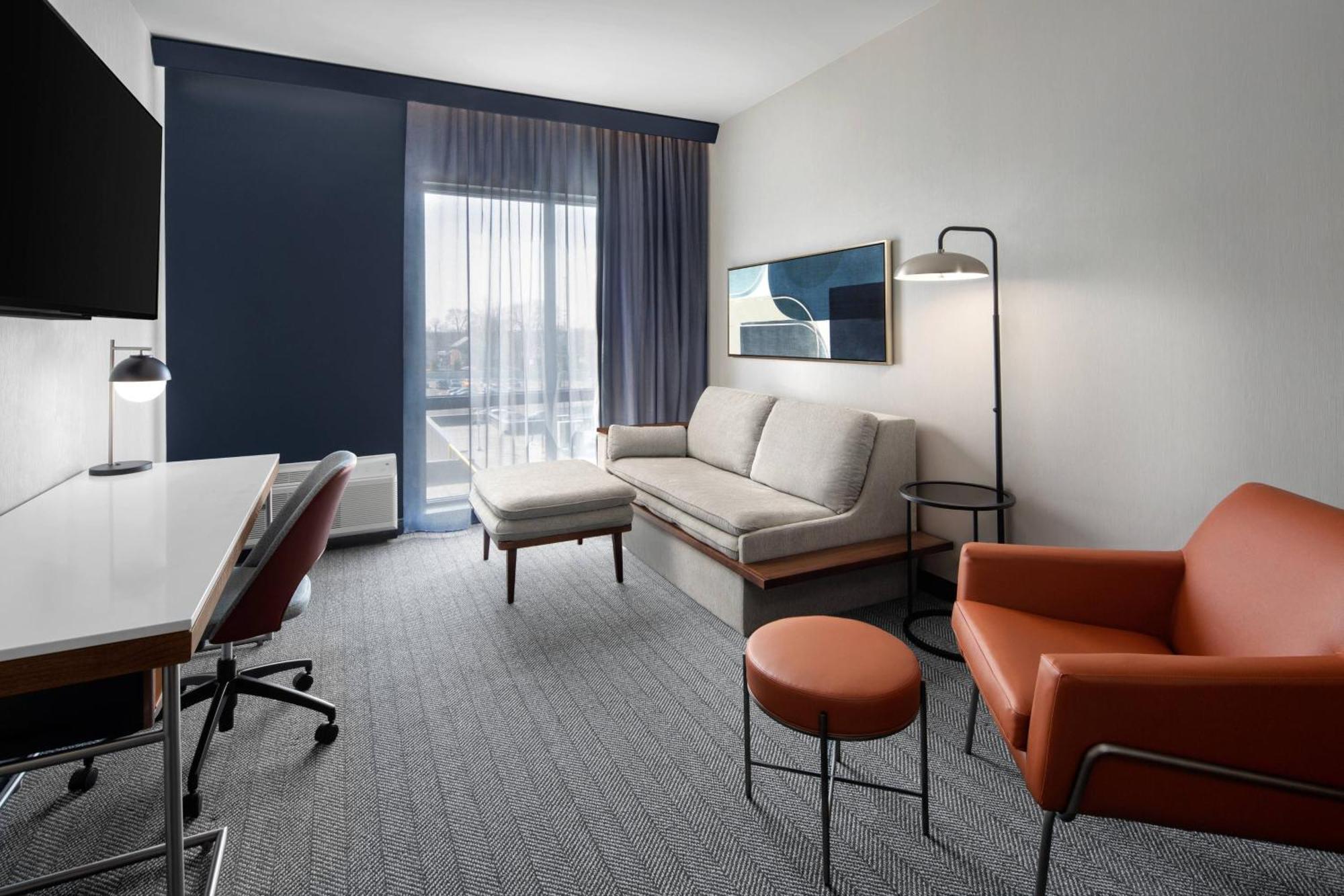 คอร์ตยาร์ด แลนซิง ดาวน์ทาวน์ Hotel แลนซิ่ง ภายนอก รูปภาพ
